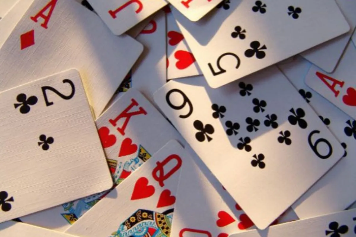 có bài tiến lên nào chơi 6 người không