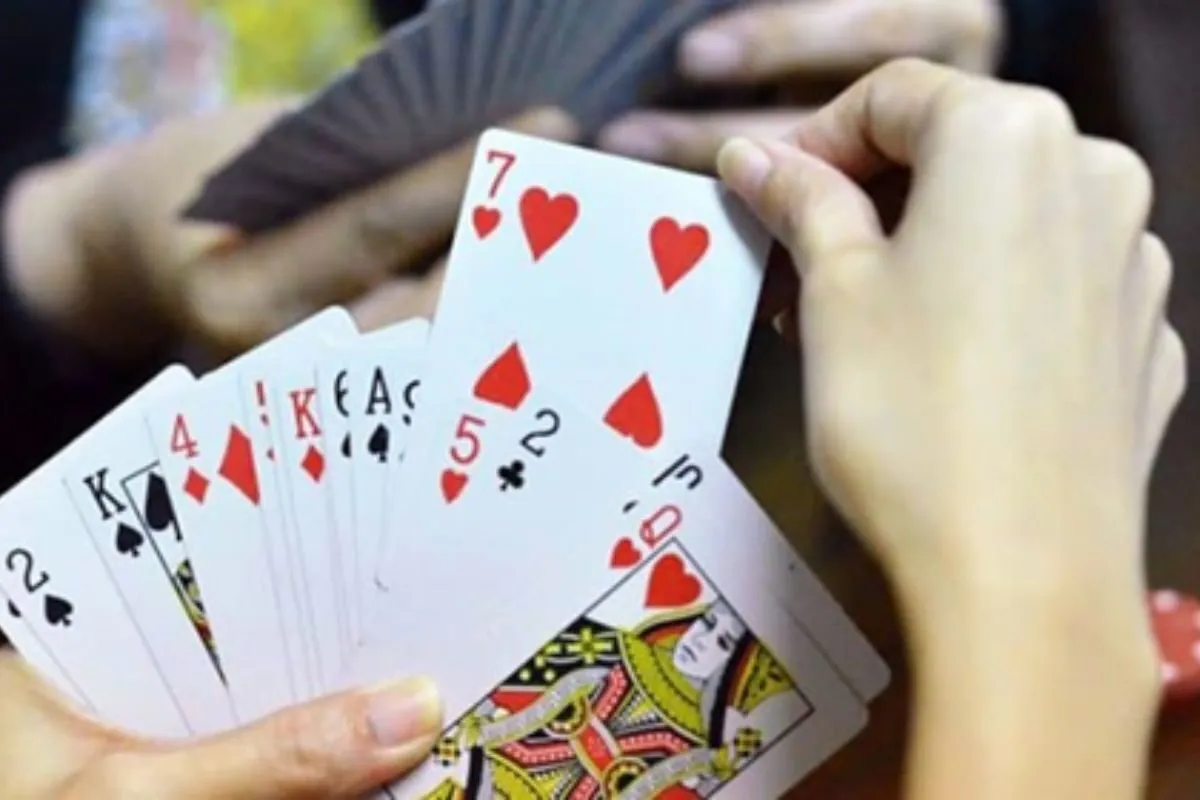 đánh bài tiến lên có 6 đôi thông thì như thế nào