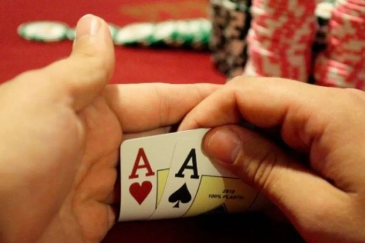 đọc suy nghĩ của đối thủ khi chơi game bài